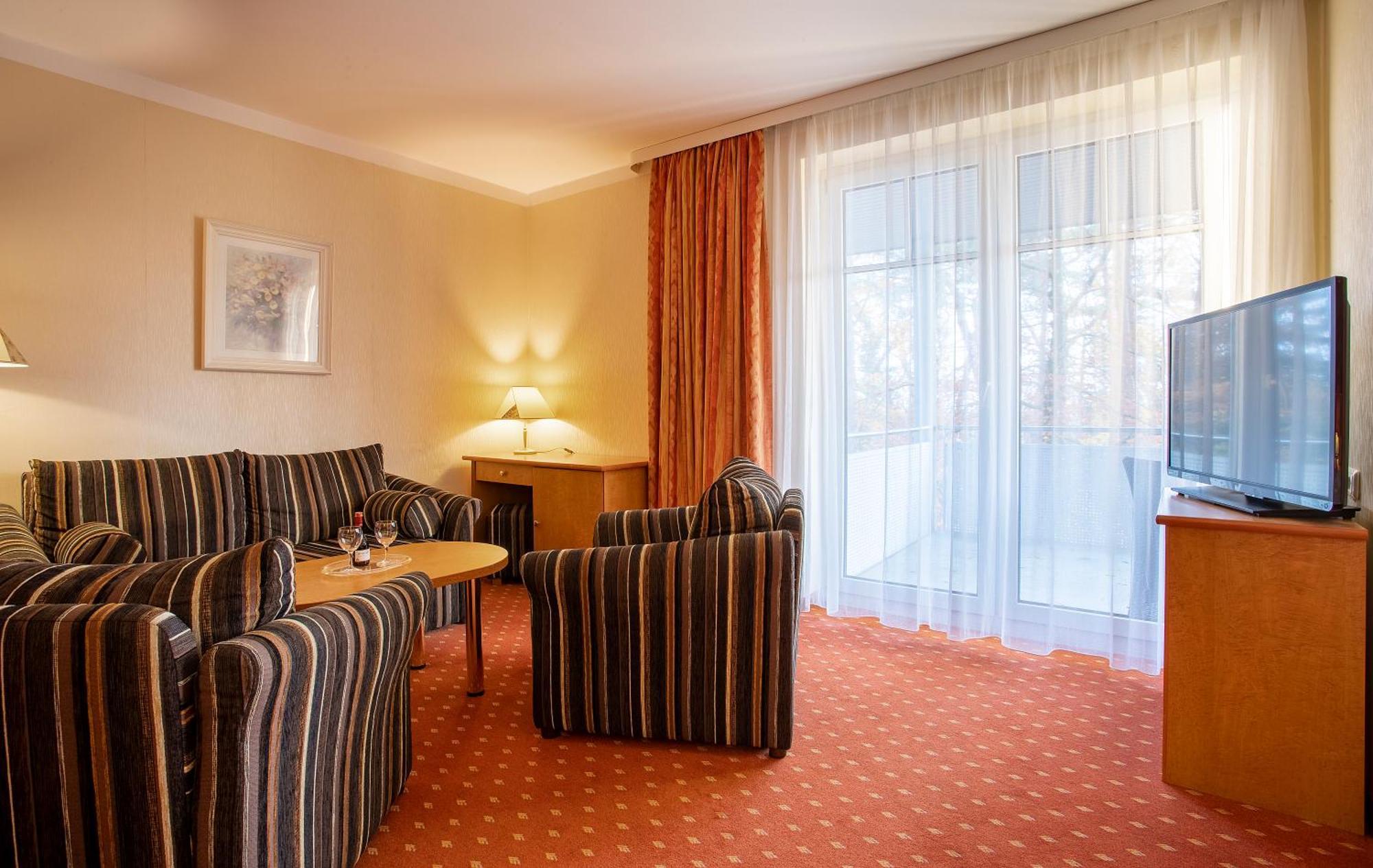 Ostseehotel Villen Im Park - Ein Rovell Hotel Heringsdorf  Exterior foto